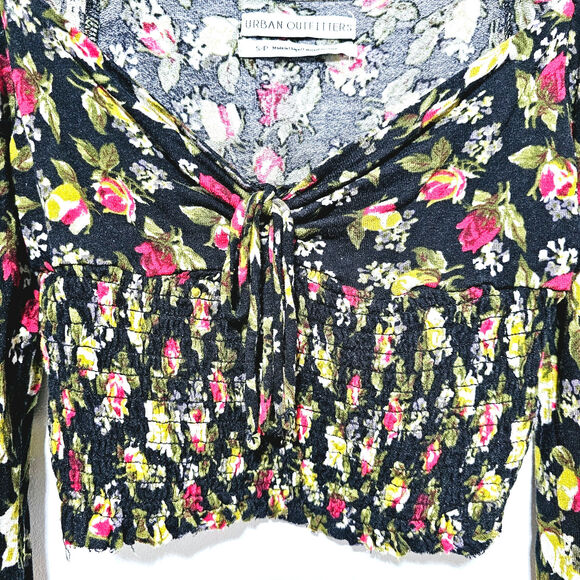 Urban Outfitters Top Cropped Smocked Long Sleeve Floral Boho V-neck Women's Sz S - Picture 3 of 6